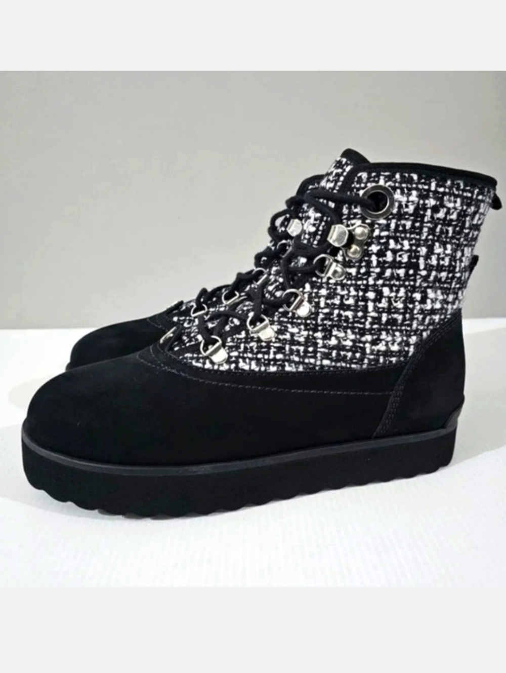 Larroude Vail Lace Up Ankle Boot Womens 7.5 Black White Tweed Suede Winter Cozy